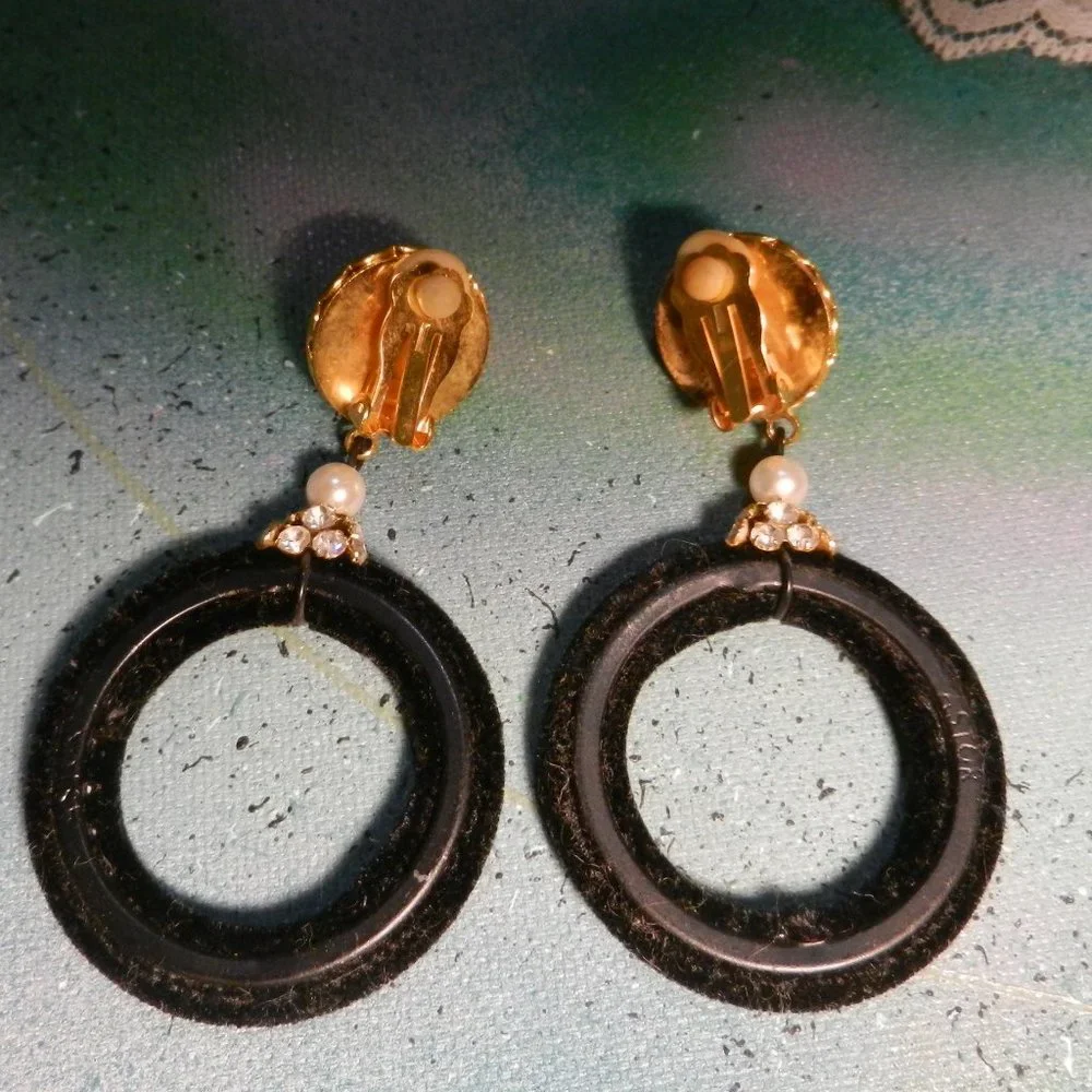 VTG Contempo hoop clip earrings black velvet pearlcore drop and dangle sparklers